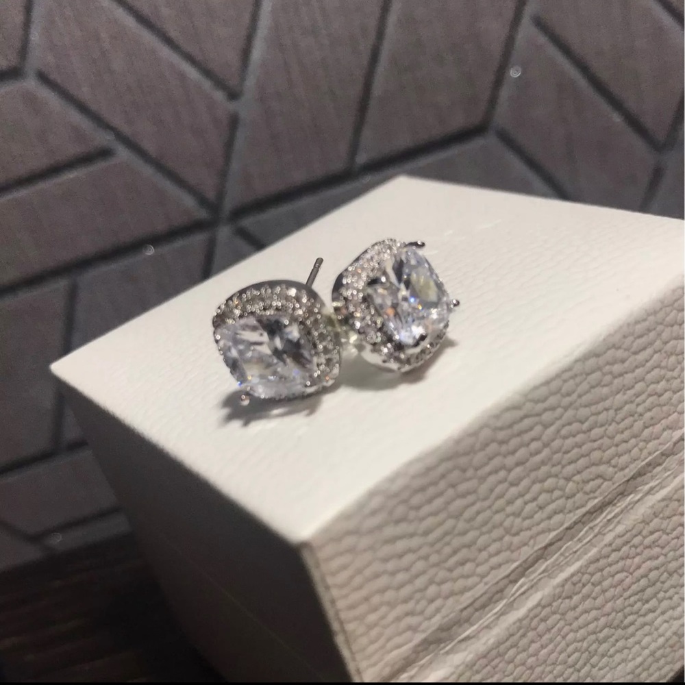 New 925 Sterling Silver Diamond Stud Earrings - Picture 5 of 9